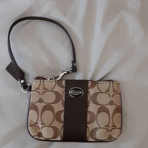 NWOT Coach Wristlet Canvas Signature